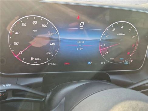 Used 2026 Mercedes-Benz GLC 300 4MATIC image 11
