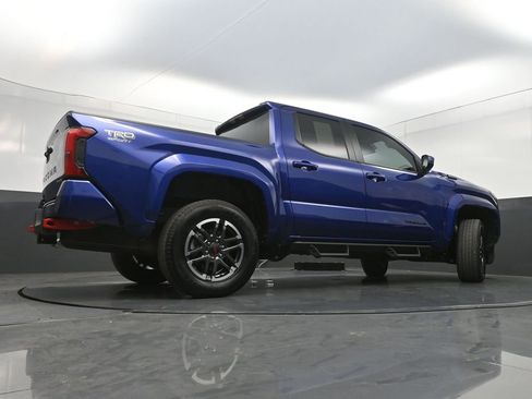 Used 2025 Toyota Tacoma TRD Sport AWD/4WD image 30