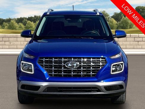 Used 2025 Hyundai Venue Limited FWD image 3