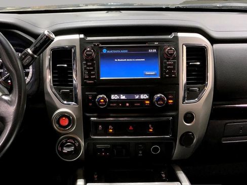 Used 2018 Nissan Titan SV w/ SV Convenience Package AWD/4WD image 7