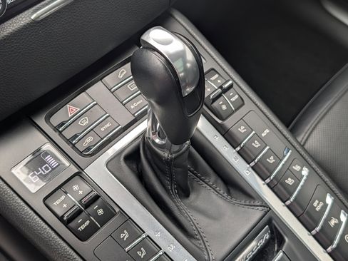 Used 2018 Porsche Macan Turbo w/ Premium Package Plus image 28