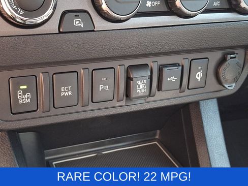 Used 2021 Toyota Tacoma TRD Off-Road w/ Technology Package AWD/4WD image 23