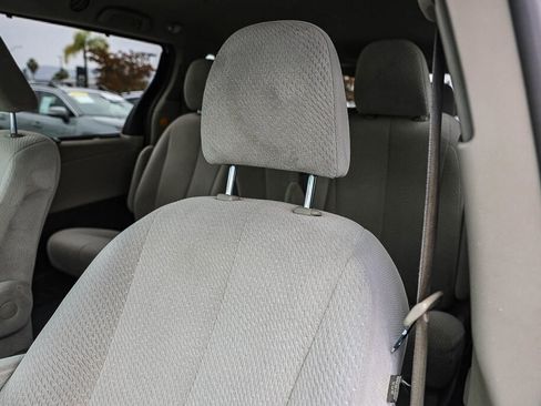 Used 2011 Toyota Sienna LE w/ Towing Pkg FWD image 18