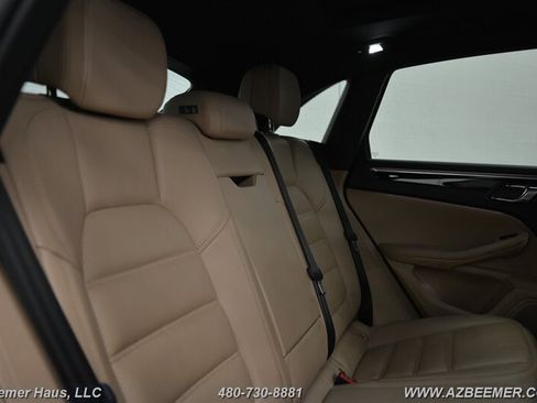 Used 2023 Porsche Macan AWD/4WD image 21