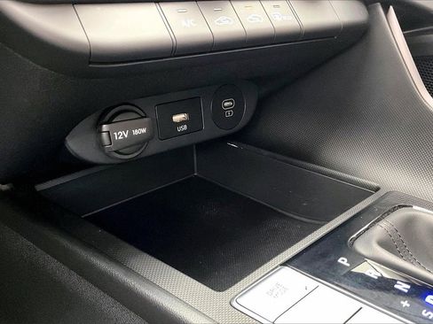 Used 2025 Hyundai Elantra SE image 32
