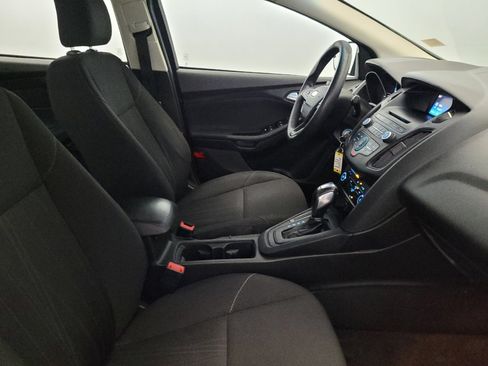 Used 2016 Ford Focus SE w/ SE Power Seat Package FWD image 21