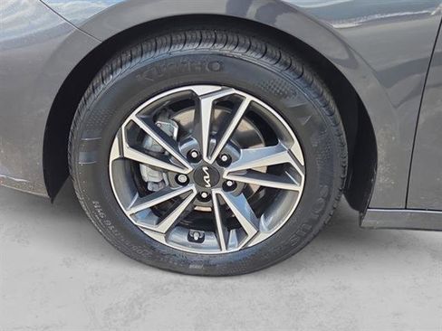 Used 2023 Kia Forte LXS w/ LXS Technology Package image 2