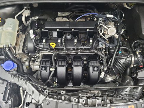 Used 2016 Ford Focus SE w/ SE Sport Package FWD image 30