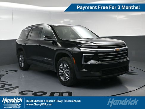 Used 2026 Chevrolet Traverse LT w/ Driver Confidence Package FWD image 1