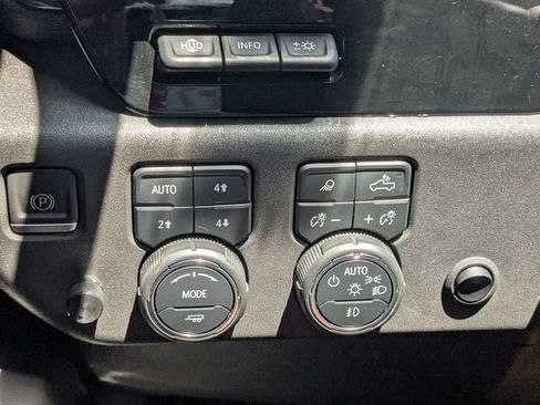 Used 2023 Chevrolet Silverado 1500 ZR2 w/ Technology Package AWD/4WD image 27