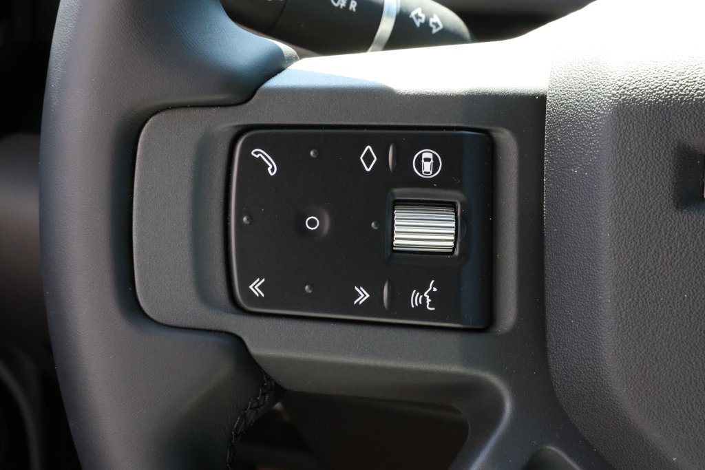 New 2026 Land Rover Defender 110 X-Dynamic SE AWD/4WD image 19