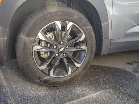 Used 2021 Chevrolet TrailBlazer LT w/ Convenience Package image 11