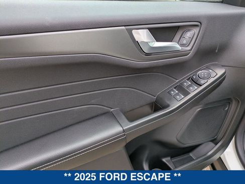 New 2025 Ford Escape SE image 14