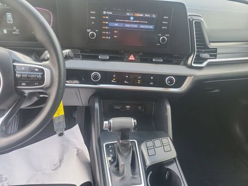 Used 2023 Kia Sportage LX image 19
