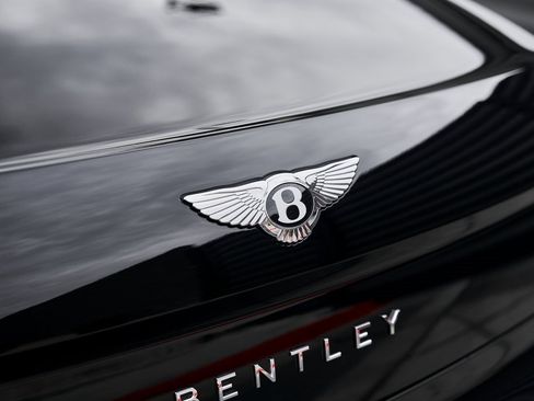 Used 2025 Bentley Flying Spur Plug-In Hybrid image 12