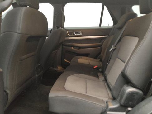 Used 2018 Ford Explorer XLT image 18