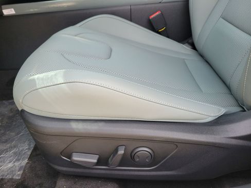 New 2026 Hyundai Elantra Limited FWD image 16