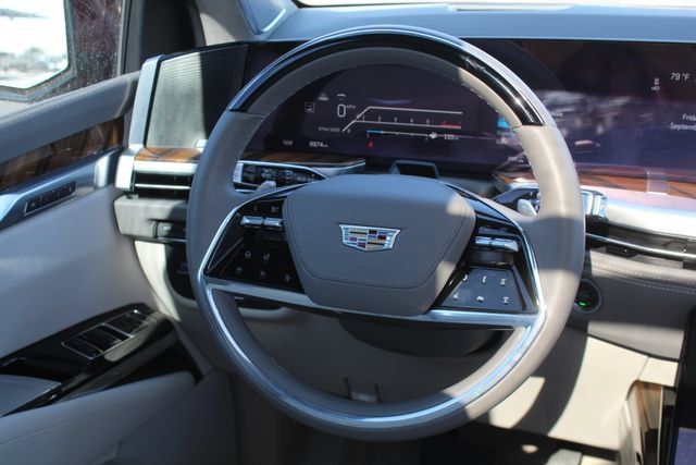 Used 2025 Cadillac Escalade Sport Platinum w/ LPO, ONYX Package AWD/4WD image 22