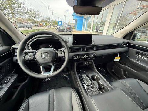 Used 2025 Honda Pilot EX-L image 6