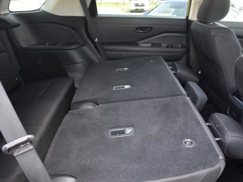 Used 2024 Nissan Pathfinder SV FWD image 61