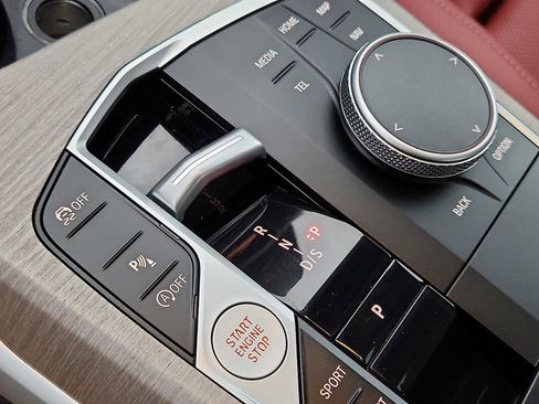 Used 2025 BMW 330i xDrive Sedan w/ Convenience Package image 14