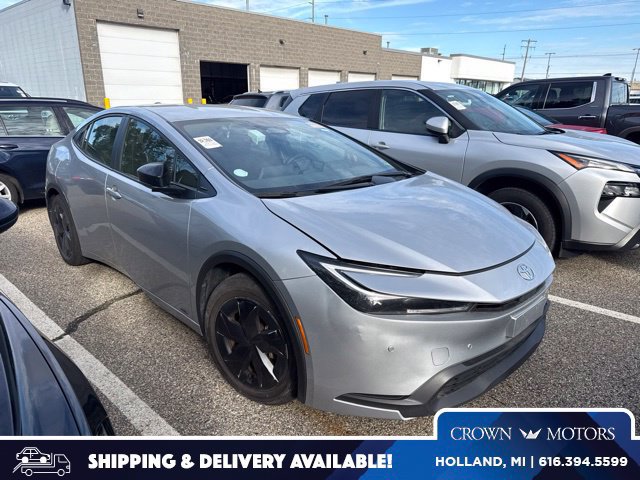 Used 2025 Toyota Prius LE AWD/4WD image 1