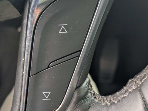 Used 2022 Cadillac XT5 Premium Luxury FWD image 37