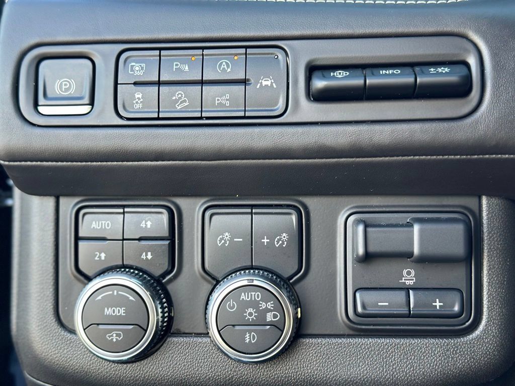 Used 2023 GMC Yukon XL Denali Ultimate AWD/4WD image 35