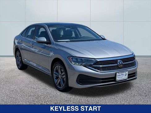 Used 2023 Volkswagen Jetta SE w/ Panoramic Sunroof Package FWD image 7