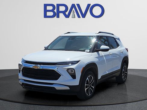 Used 2025 Chevrolet TrailBlazer LT FWD image 1