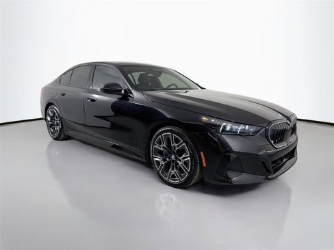 New 2026 BMW i5 eDrive40 w/ M Sport Package RWD image 3