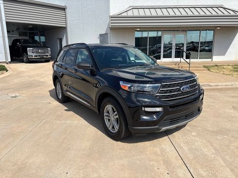 Used 2024 Ford Explorer XLT w/ Equipment Group 202A AWD/4WD image 1