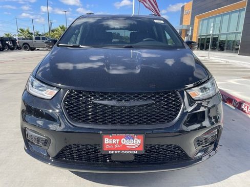 New 2026 Chrysler Pacifica Select w/ S Appearance Package image 7