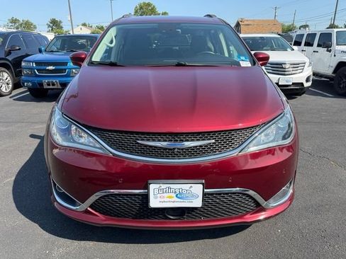 Used 2019 Chrysler Pacifica Touring Plus w/ Advanced Safetytec Group FWD image 2