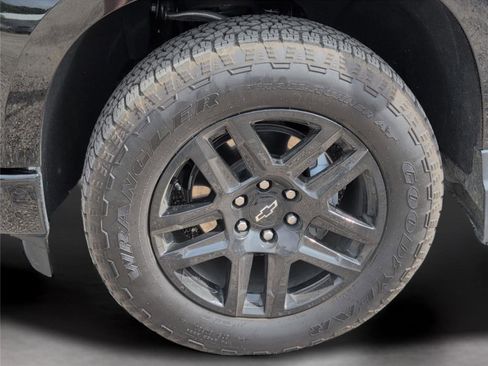 Used 2025 Chevrolet Silverado 1500 Custom w/ Turbomax Blackout Package image 32