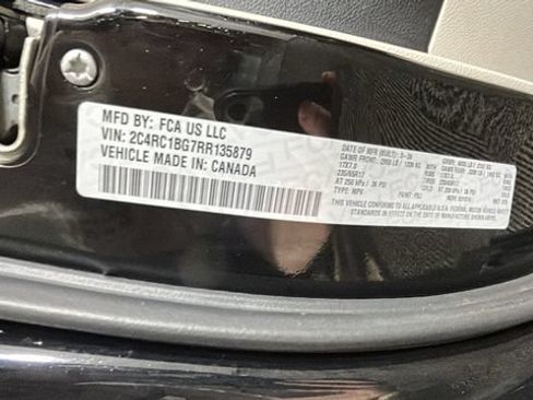 Used 2024 Chrysler Pacifica Touring-L FWD image 10