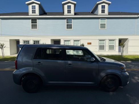Used 2009 Scion xB Hatchback 4D image 4