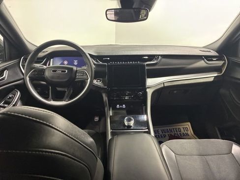 Used 2024 Jeep Grand Cherokee L Laredo image 15