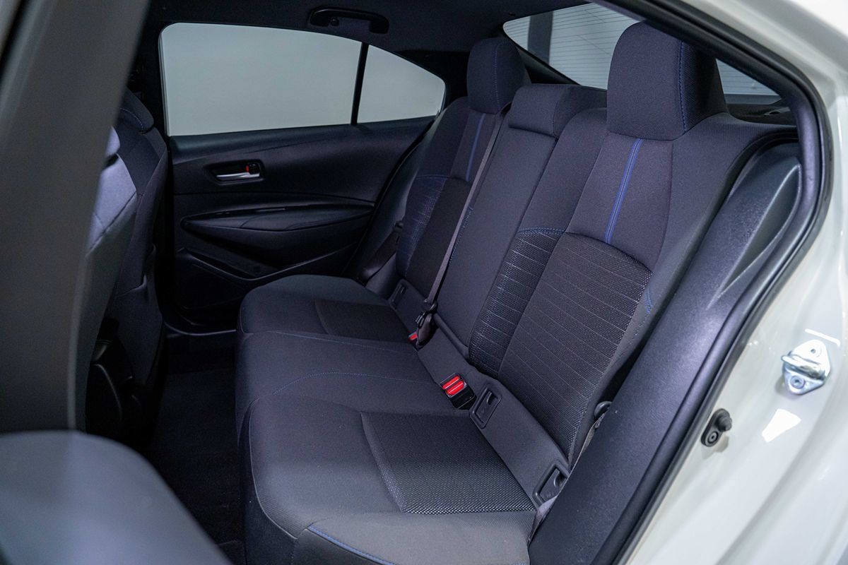 Used 2020 Toyota Corolla SE w/ Carpet Mat Package (TMS) FWD image 15