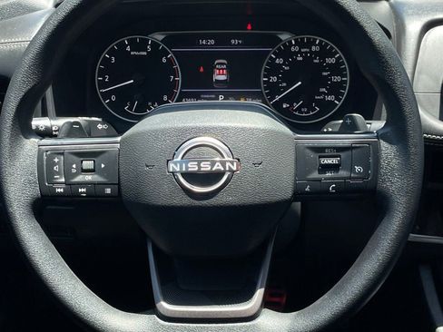 Used 2025 Nissan Rogue S FWD image 12
