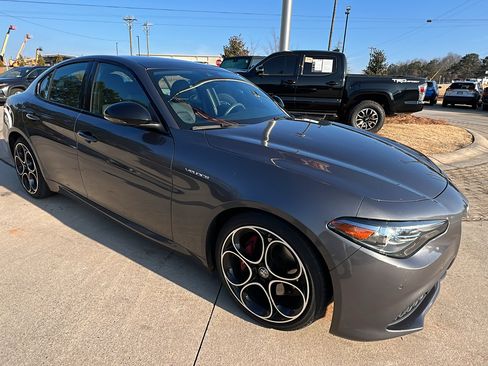 Used 2022 Alfa Romeo Giulia Veloce image 5
