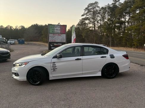 Used 2017 Honda Accord Sport image 41