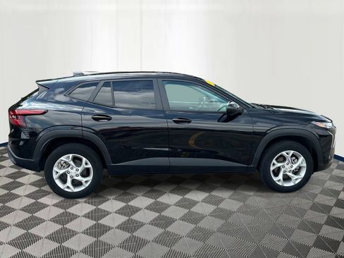 Used 2025 Chevrolet Trax LS w/ LS Convenience Package FWD image 6