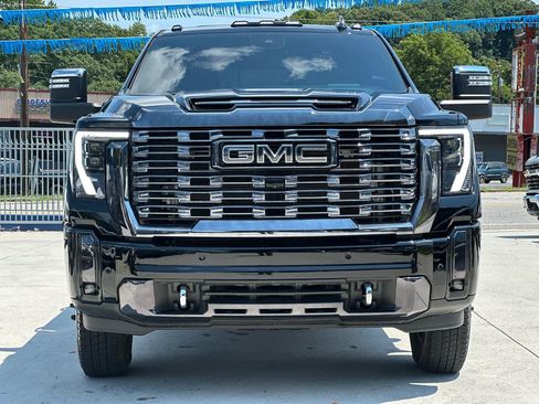 Used 2024 GMC Sierra 3500 Denali Ultimate AWD/4WD image 2