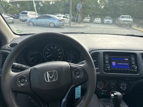 Used 2022 Honda HR-V LX image 6