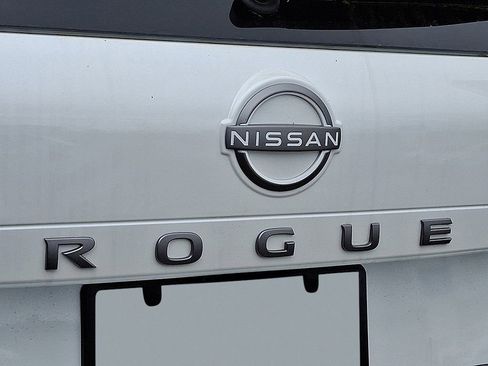 New 2025 Nissan Rogue SL w/ Tech Package image 6