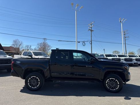 Used 2025 Toyota Tacoma TRD Sport image 6