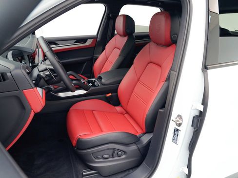 New 2026 Porsche Cayenne image 5