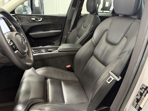 Used 2023 Volvo XC60 B5 Ultimate w/ Climate Package FWD image 12