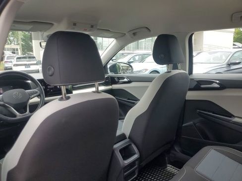 Certified 2025 Volkswagen Taos S FWD image 12